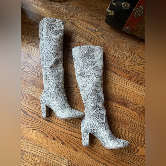 EXPRESS KNEE HEEL BOOTS FALL WORN ONCE SIZE 10 GREY SNAKE CROC TEXTURED SOLD OUT - Picture 4 of 7